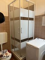 Appartamento a Invrea Posto Auto Incluso