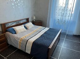 Appartamento a Invrea Posto Auto Incluso