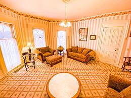 BUTLER HOUSE at The Cherry Creek Inn