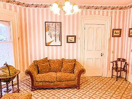 BUTLER HOUSE at The Cherry Creek Inn