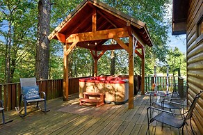 Okehi Pine Cabin With Wood Burning Fireplace and Outdoor Hot Tub by Re