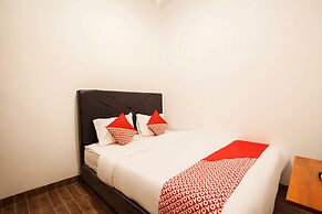 OYO 2720 Sutomo Inn