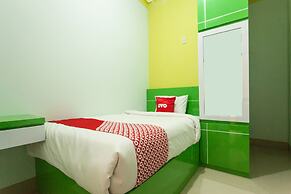 Super OYO 1763 Dinda Residence Syariah