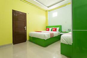 Super OYO 1763 Dinda Residence Syariah