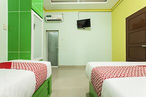 Super OYO 1763 Dinda Residence Syariah