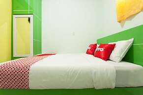 Super OYO 1763 Dinda Residence Syariah