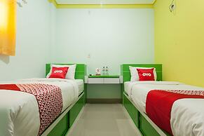 Super OYO 1763 Dinda Residence Syariah