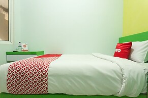 Super OYO 1763 Dinda Residence Syariah