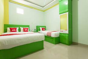 Super OYO 1763 Dinda Residence Syariah