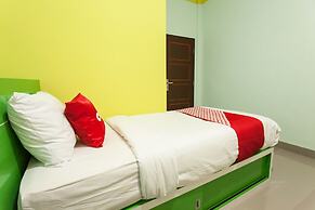 Super OYO 1763 Dinda Residence Syariah