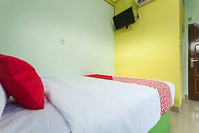 Super OYO 1763 Dinda Residence Syariah