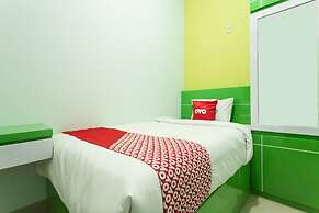 Super OYO 1763 Dinda Residence Syariah