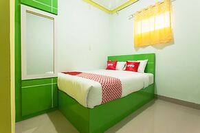 Super OYO 1763 Dinda Residence Syariah