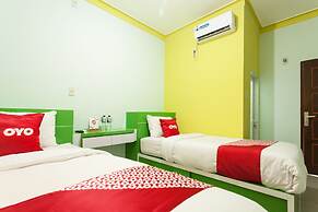 Super OYO 1763 Dinda Residence Syariah
