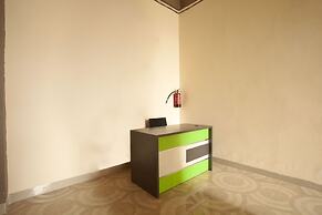 Super OYO 1763 Dinda Residence Syariah