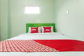 Super OYO 1763 Dinda Residence Syariah