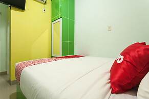 Super OYO 1763 Dinda Residence Syariah