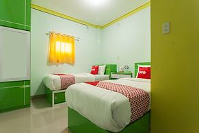 Super OYO 1763 Dinda Residence Syariah