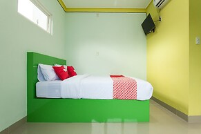 Super OYO 1763 Dinda Residence Syariah