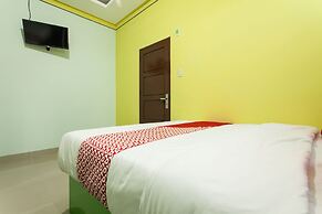 Super OYO 1763 Dinda Residence Syariah