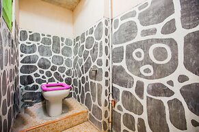 SPOT ON 1762 Gandrung Payungan Family InnNearStasiun Banyuwangi Kota