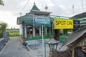 SPOT ON 1762 Gandrung Payungan Family InnNearStasiun Banyuwangi Kota