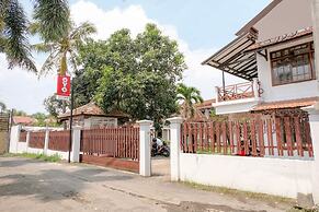 Super OYO 1376 Kina Family Residence Syariah