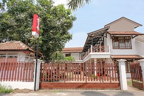 Super OYO 1376 Kina Family Residence Syariah
