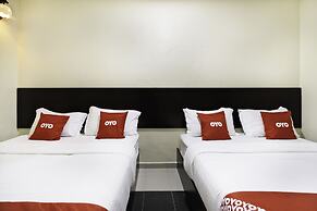 OYO 89960 Manjung Inn Hotel