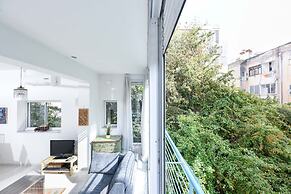 Tranquil Garden Retreat by Sea N Rent