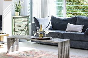 Tranquil Garden Retreat by Sea N Rent