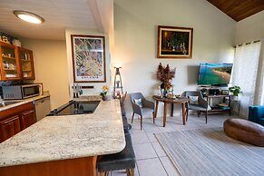 Maui Vistas #3419 2 Bedroom Condo by RedAwning