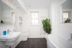 Georgian Coach House Mews Central Bath