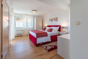 Apartment house Ivan John