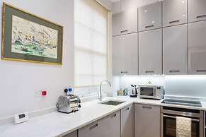 Traditional 1 Bed Apartment, Pimlico