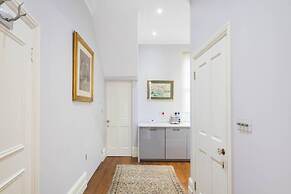 Traditional 1 Bed Apartment, Pimlico