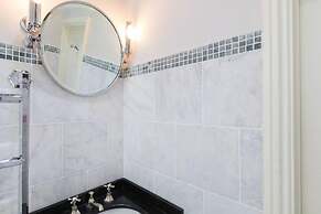 Traditional 1 Bed Apartment, Pimlico