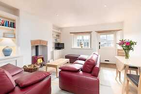 Stunning Driftwood Cottage at Holme-next-the-sea