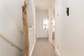 Stunning Driftwood Cottage at Holme-next-the-sea
