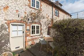 Stunning Driftwood Cottage at Holme-next-the-sea