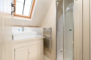 Stunning Driftwood Cottage at Holme-next-the-sea