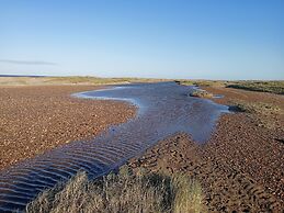Stunning Driftwood Cottage at Holme-next-the-sea