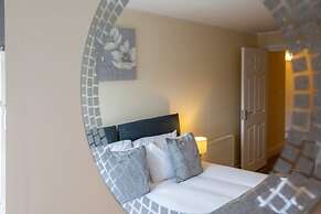 2-bedroom Penthouse, Clockhouse, Hoddesdon