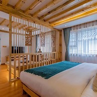 Floral Hotel Flower Fence Lijiang