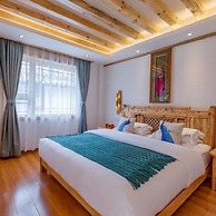 Floral Hotel Flower Fence Lijiang