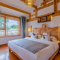 Floral Hotel Flower Fence Lijiang