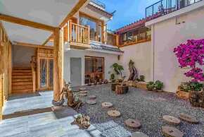 Floral Hotel Flower Fence Lijiang