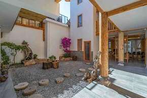 Floral Hotel Flower Fence Lijiang