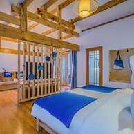 Floral Hotel Flower Fence Lijiang