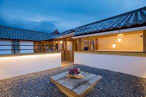 Floral Hotel Flower Fence Lijiang